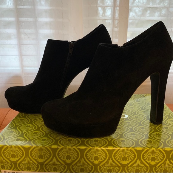 Gianni Bini “Elliot” black suede boot heels - Picture 2 of 9